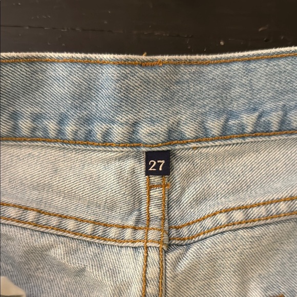 Carmar like new distressed light wash denim shorts - Picture 4 of 6